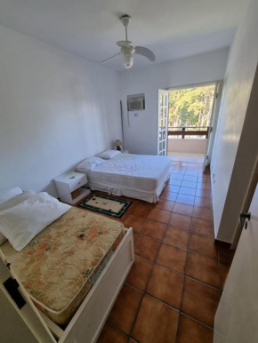 Casa em condomínio com lazer completo no Guarujá
